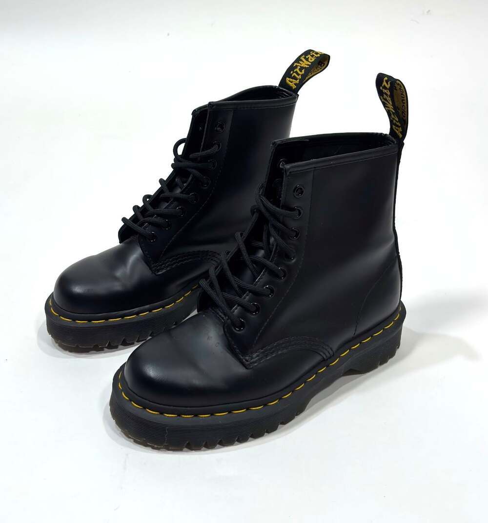 Dr. Martens 1460 Classic Smooth Leather Lace Up Boots - Mens 7 / Womens 8